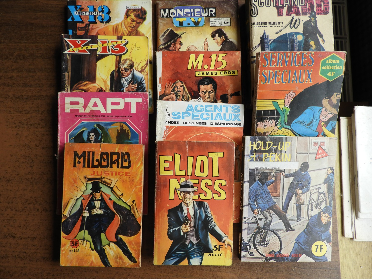 Lot De 11 BD "pocket" Thème  Policiers/Espionnage - Wholesale, Bulk Lots