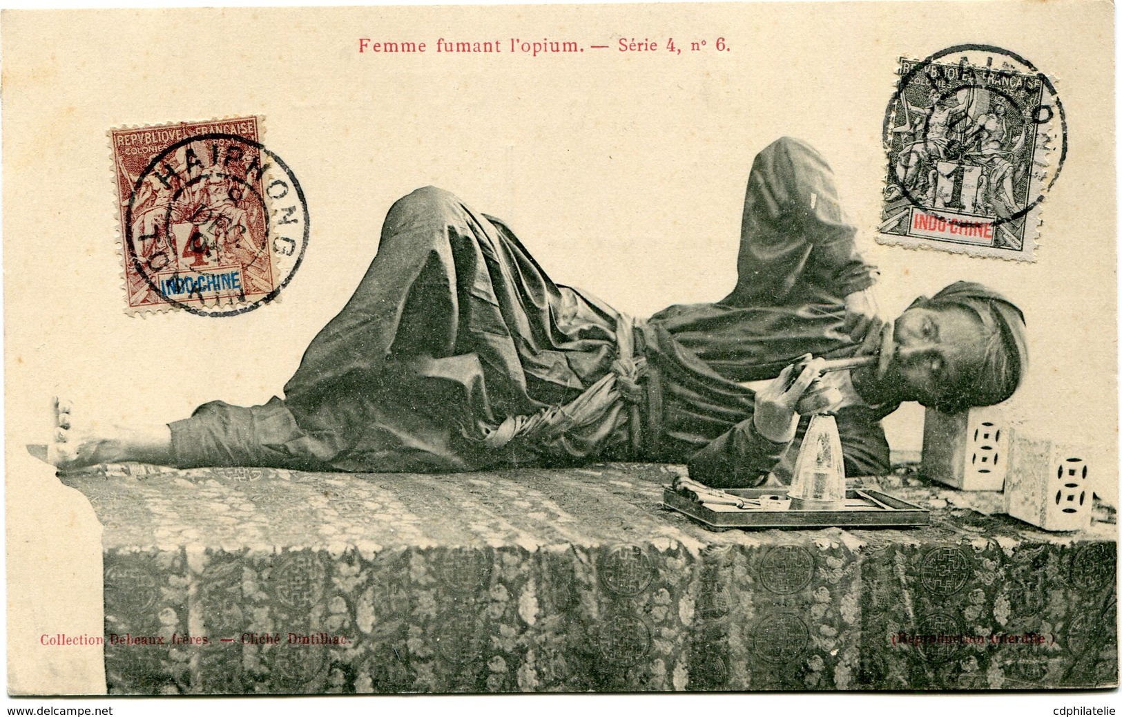 INDOCHINE CARTE POSTALE FEMME FUMANT L'OPIUM AVEC OBLITERATION HAIPHONG 8 DEC 05 TONKIN - Lettres & Documents