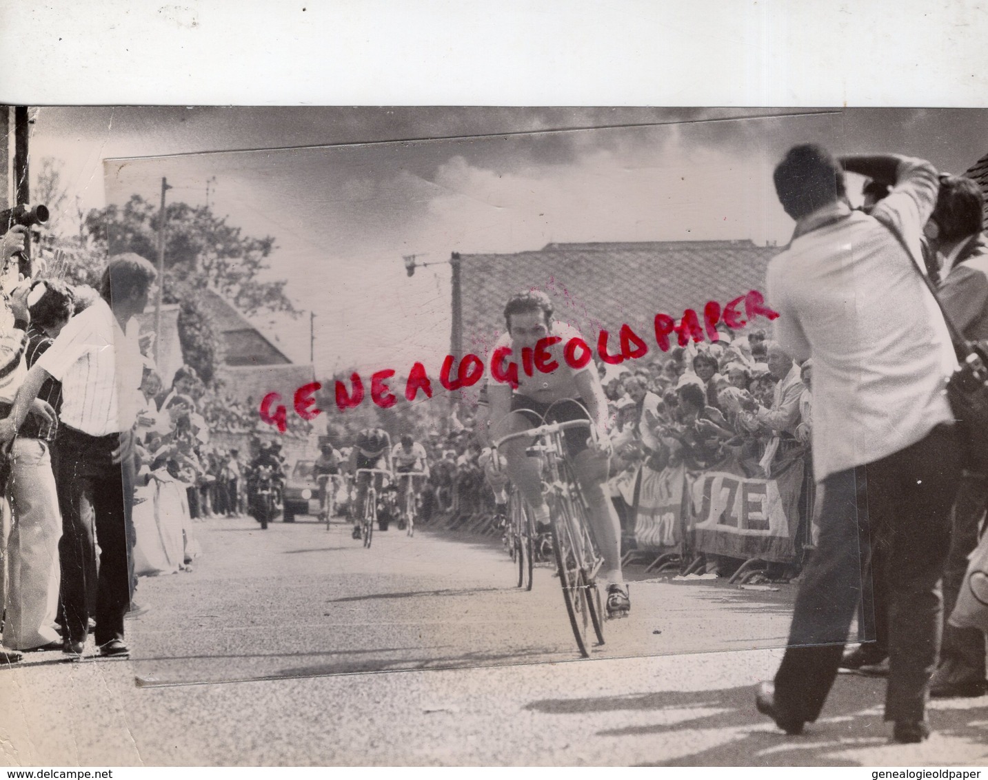 19- CHAUMEIL- CYCLISME- BOL D' OR DES MONEDIERES 1982 - SPRINT FINAL BERNARD HINAULT - PHOTO ORIGINALE LACAN LIMOGES - Sports