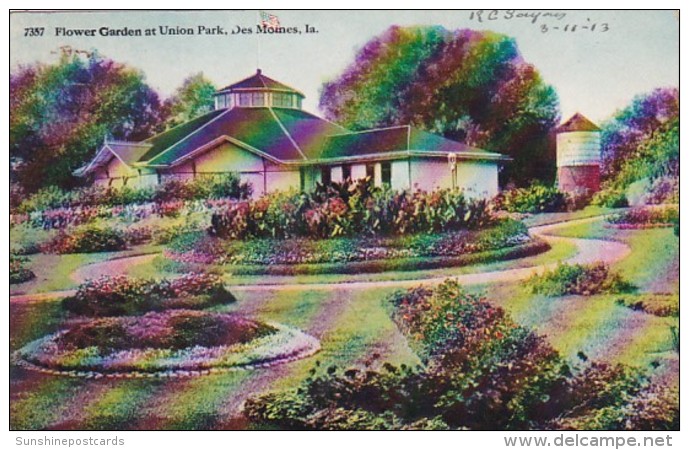 Iowa Des Moines Flower Garden At Union Park - Des Moines