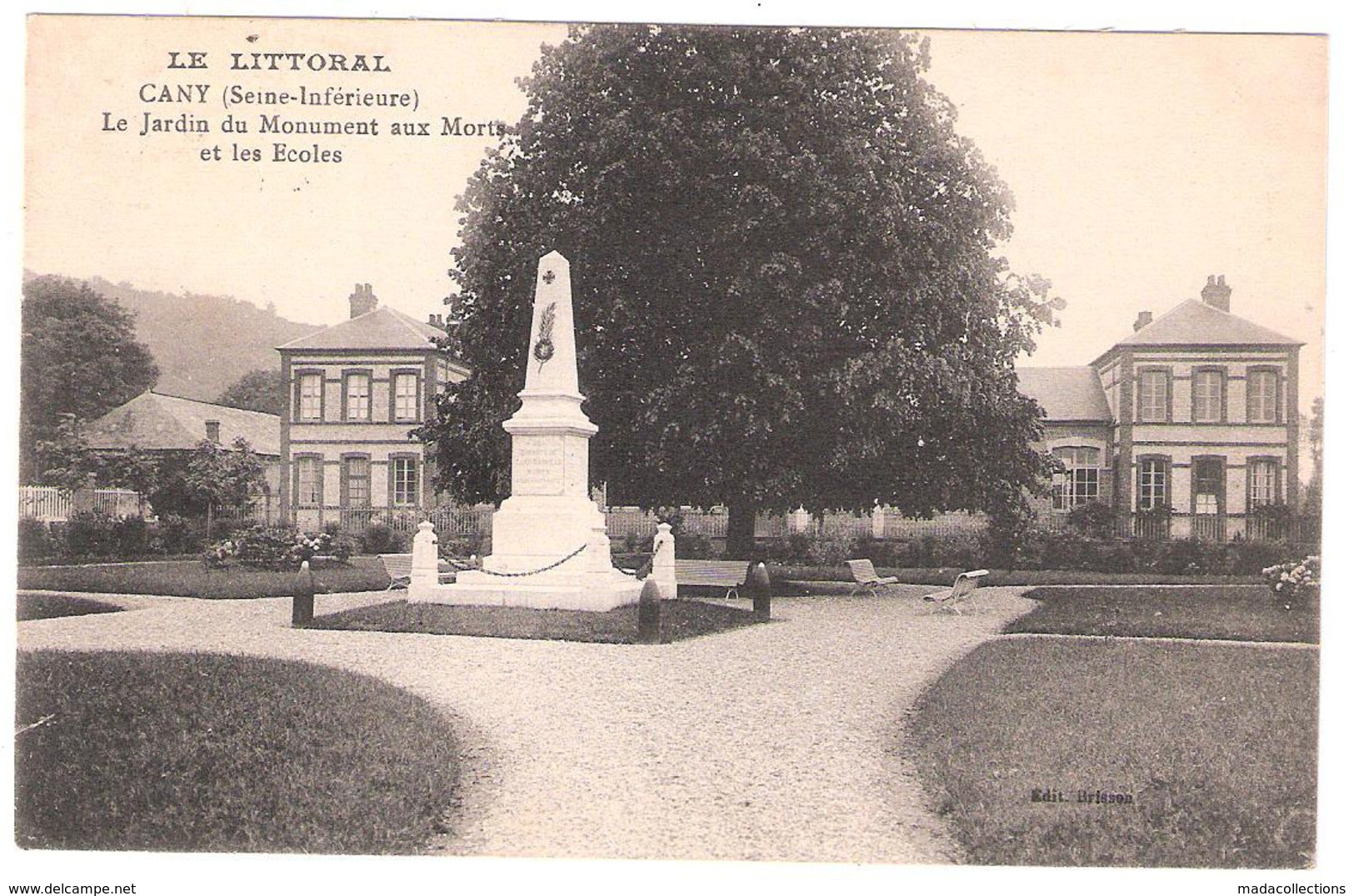 Cany (76 - Seine Maritime) Le Jardin Du Monument Aux Morts Et Les Ecoles - Cany Barville