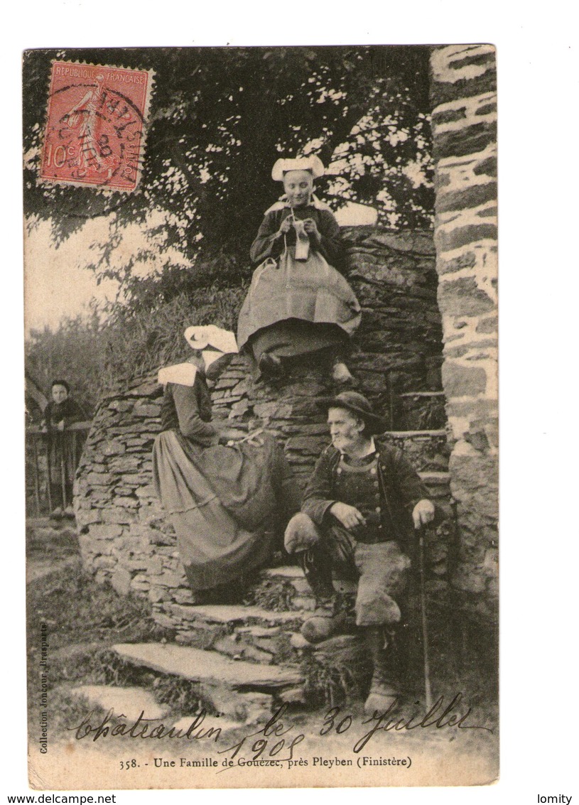 29 Gouezec Une Famille , Près Pleyben Cpa Folklore Costume Breton Bretonne Bretagne - Gouézec