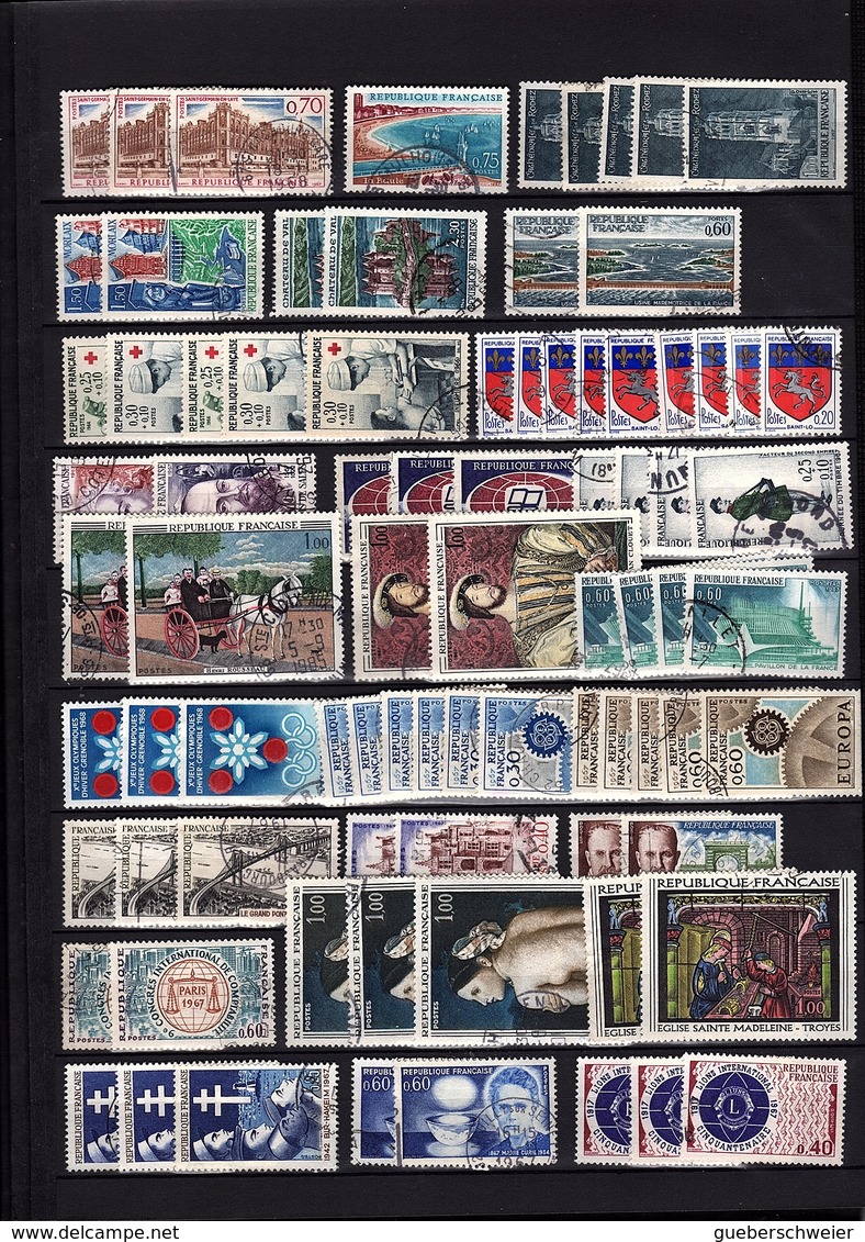 Stock de timbres de France par multiples entre année 1960 et 1980 environs 2300 timbres forte côte