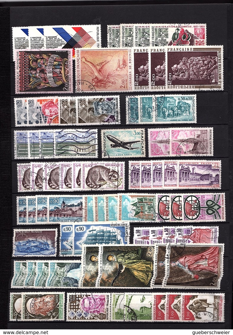 Stock de timbres de France par multiples entre année 1960 et 1980 environs 2300 timbres forte côte