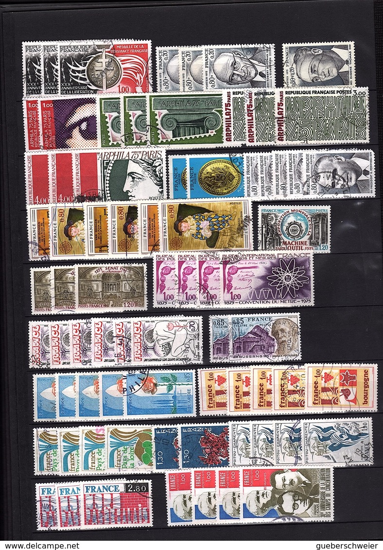 Stock de timbres de France par multiples entre année 1960 et 1980 environs 2300 timbres forte côte