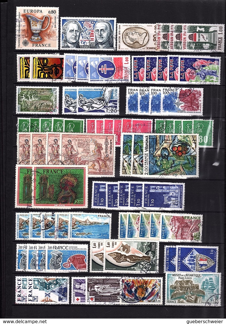 Stock de timbres de France par multiples entre année 1960 et 1980 environs 2300 timbres forte côte