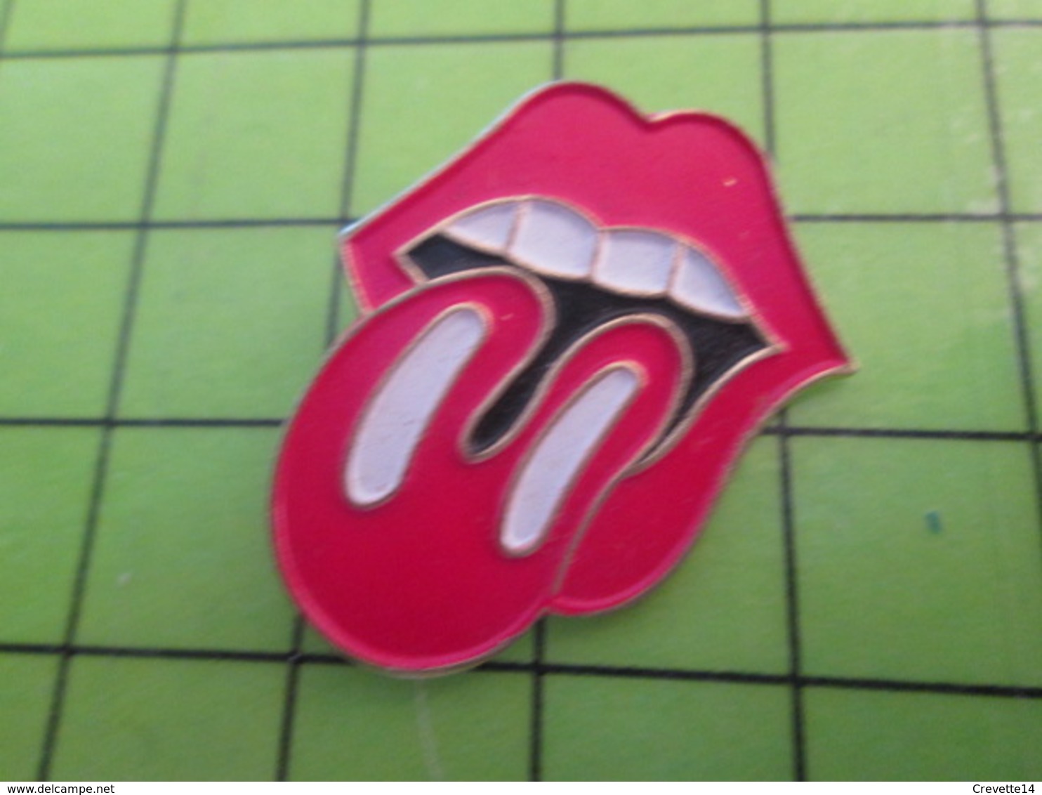 410F Pin's Pins / Rare Et Beau THEME MUSIQUE / BOUCHE ROUGE ET LANGUE ROLLING STONES - Musique