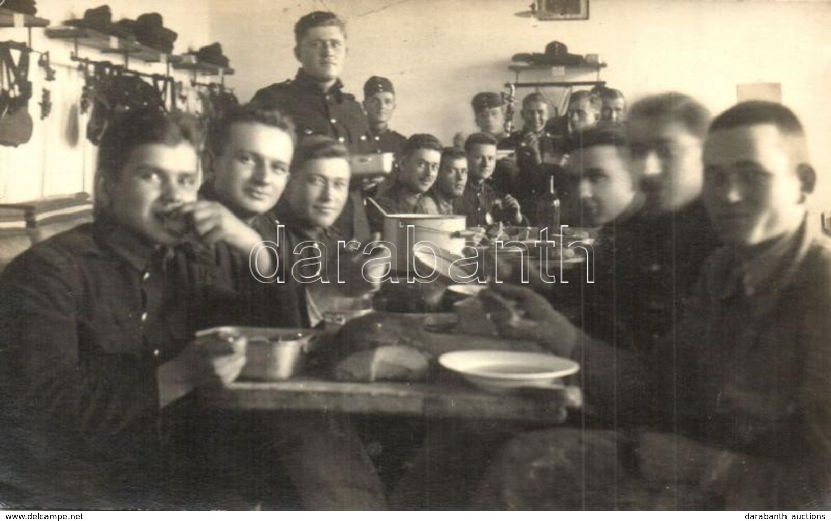 * T2/T3 Budapesti Laktanya étkezdéje Katonákkal / Hungarian Military Barracks Interior, Dining Room With Soldiers. Livia - Unclassified
