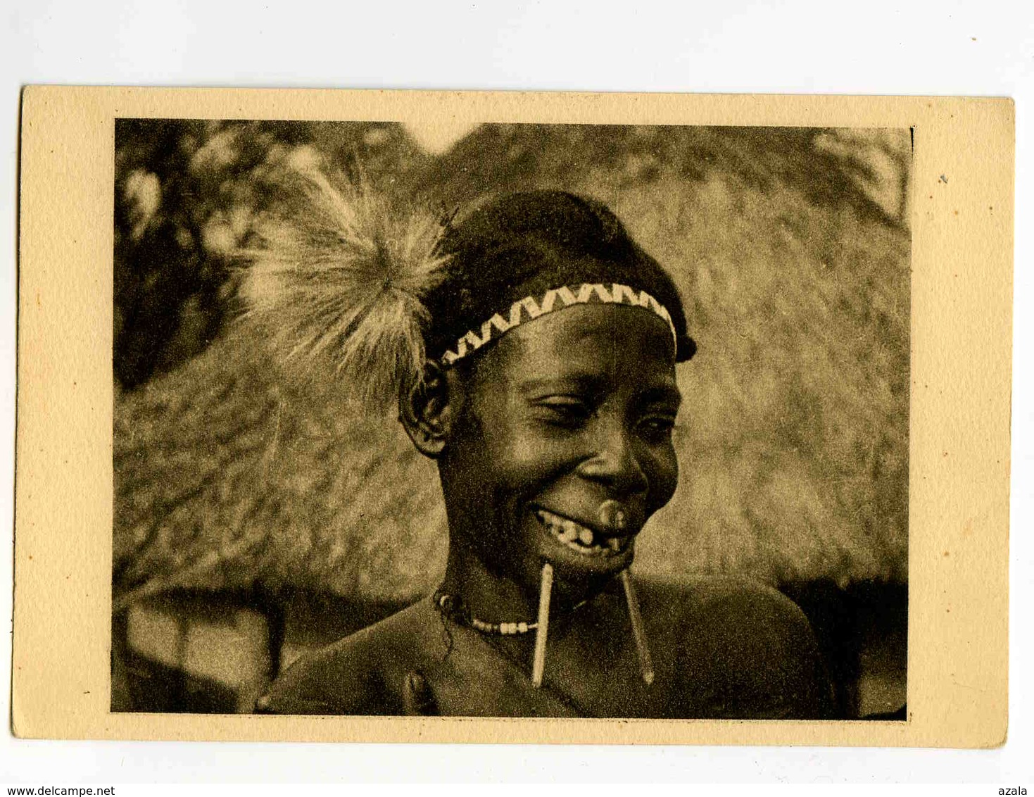 A 129  -  Oubangui  -  Une élégante  -  Photo René Moreau - Afrique