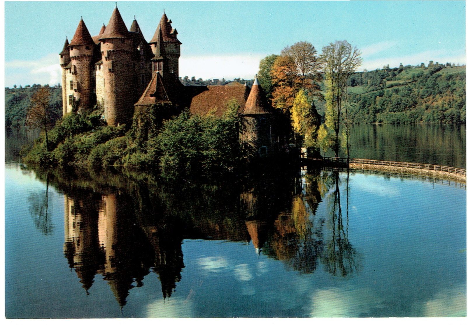 CPM FRANCE 19 CORREZE BORT-LES-ORGUES - Le Château De Val Sur Le Barrage De Bort-les-Orgues - Autres & Non Classés