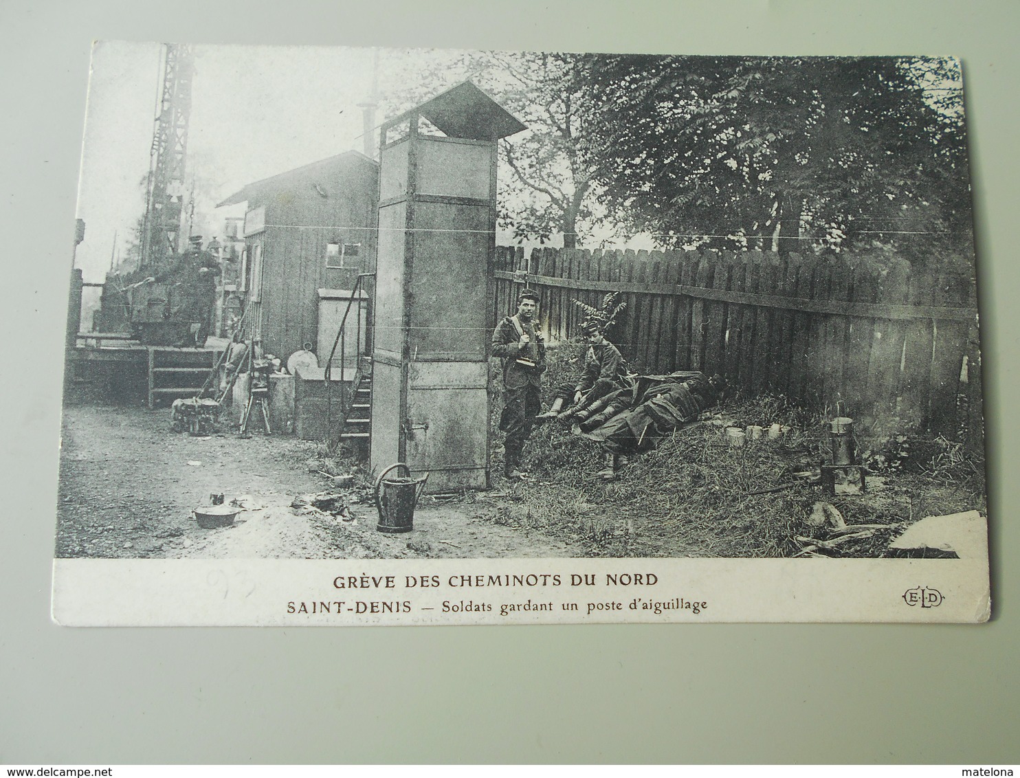 SEINE SAINT DENIS GREVE DES CHEMINOTS DU NORD SAINT DENIS SOLDATS GARDANT UN POSTE D'AIGUILLAGE - Saint Denis