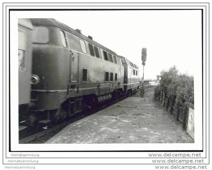 221 114-2 Lokomotive In Lauenburg/Elbe 1969 - Foto 7,5cm X 10,5cm - Treni