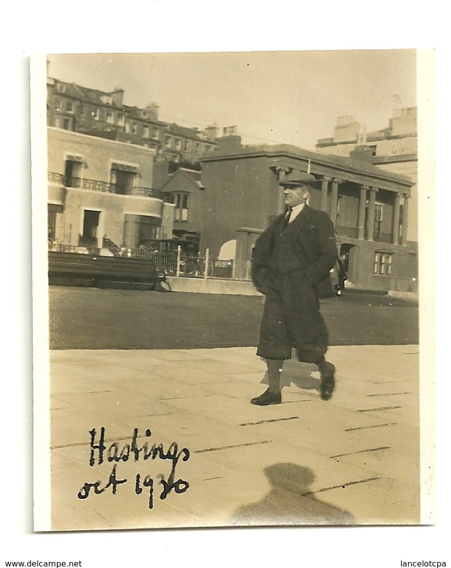 PHOTO ORIGINALE 1930 / HASTINGS - SUR LA PROMENADE - Luoghi