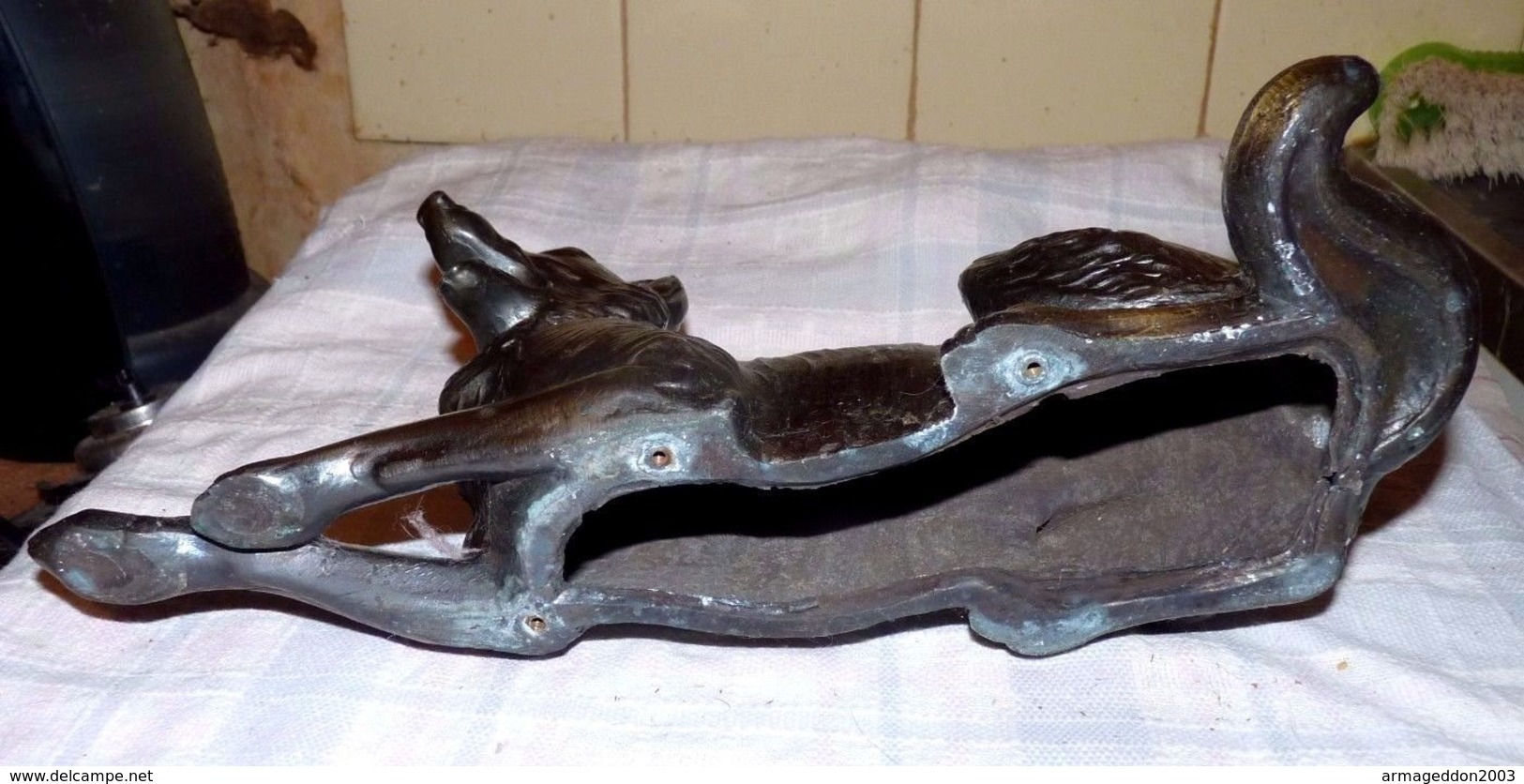 ANCIEN GRANDE SCULPTURE CHIEN BERGER ALLEMAND ALLONGE ATTRIBUE A H. MOM BE EN REGULE - Bronzes