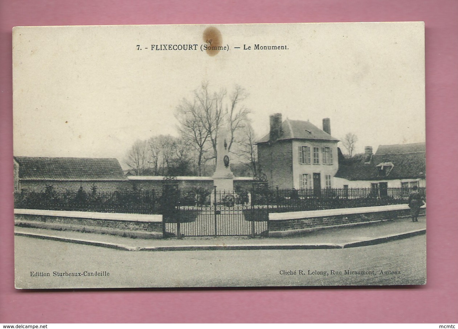 CPA - Flixecourt  -(Somme) - Le Monument - Flixecourt