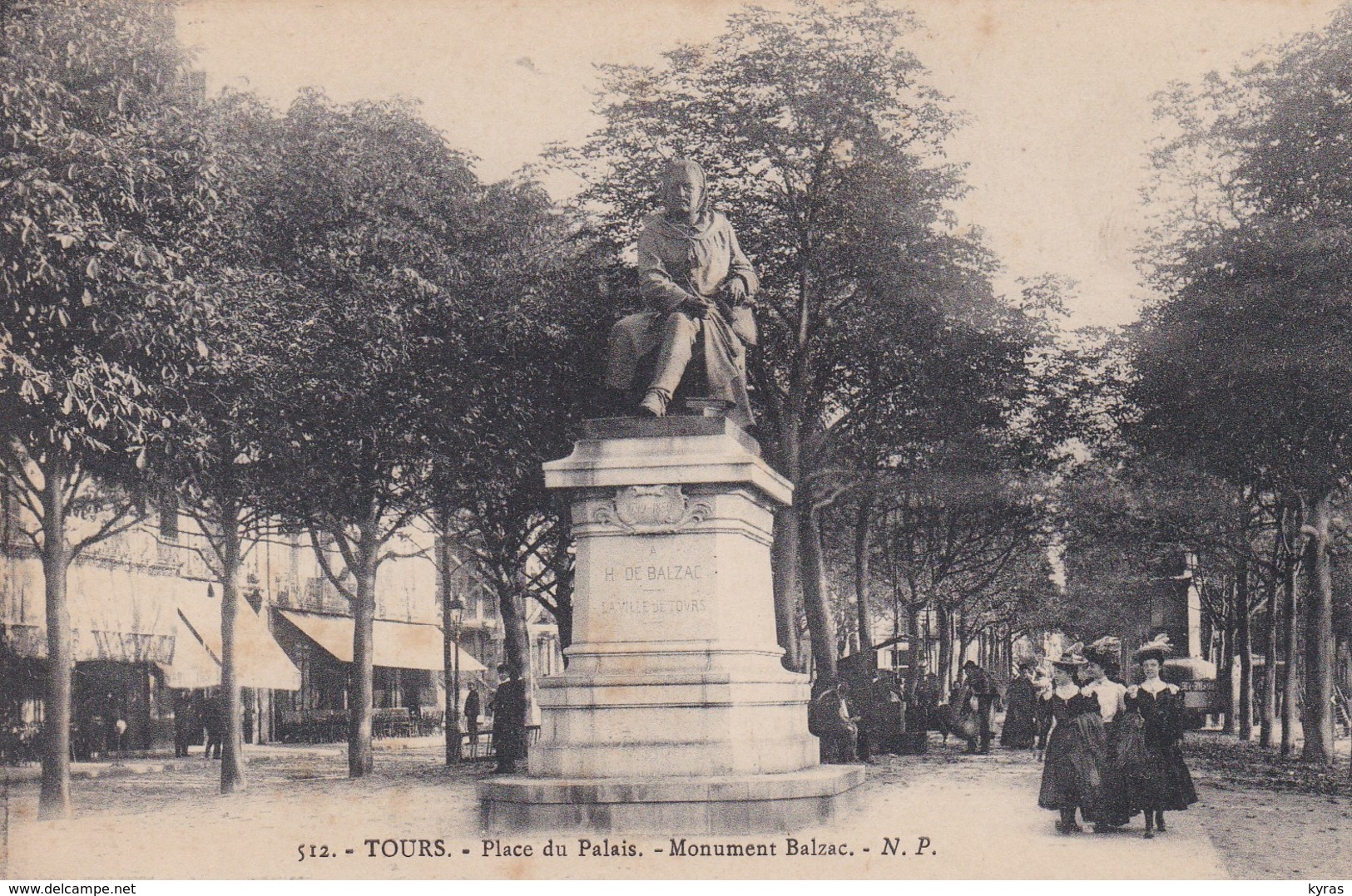 CS /  Monument De BALZAC. Place Du Palais .   Tours (37) Animée - Autres & Non Classés