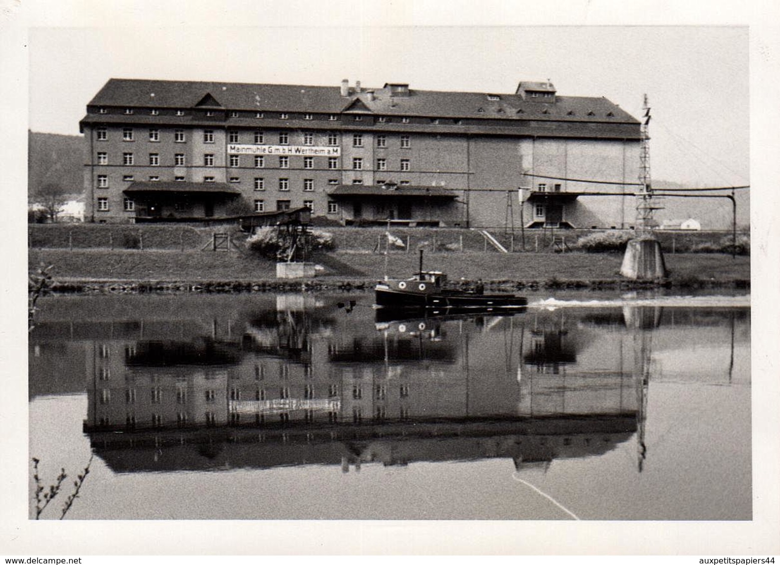 Photo Originale Reflet Sur Usine Mainmuhie G.M.B.H. Wertheim A. M - Bateau Vapeur Passant Devant Vers 1940 - Lieux