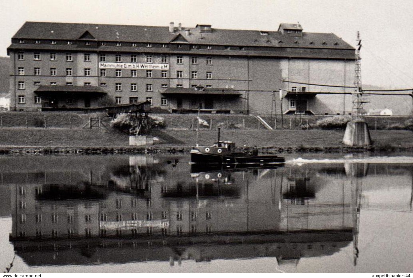 Photo Originale Reflet Sur Usine Mainmuhie G.M.B.H. Wertheim A. M - Bateau Vapeur Passant Devant Vers 1940 - Lieux