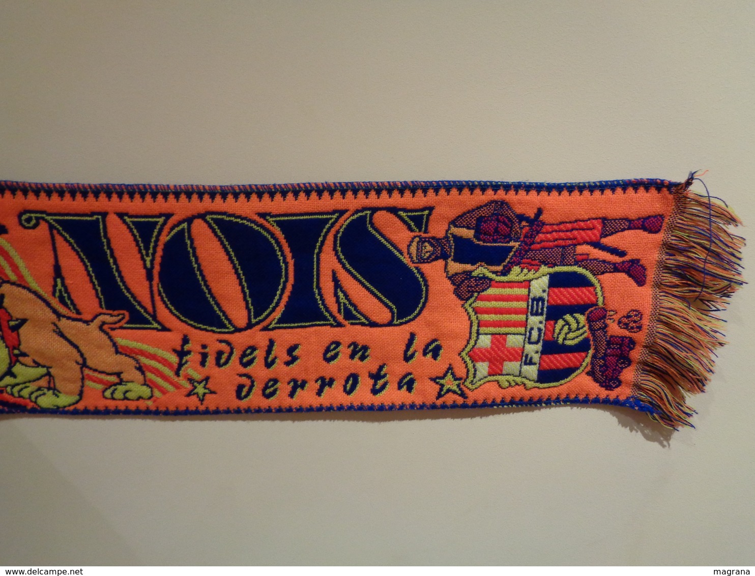 Bufanda (scarf) Naranja. Boixos Nois Del Futbol Club Barcelona. 145 X 20 Cm - Uniformes Recordatorios & Misc