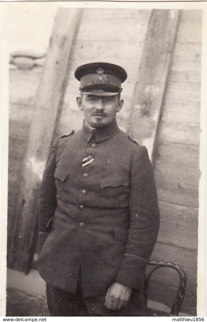 Photo 1915 Secteur LOMBARDSIJDE, WESTENDE - Officier Allemand Dans Une Tranchée (A196, Ww1, Wk 1) - War 1914-18