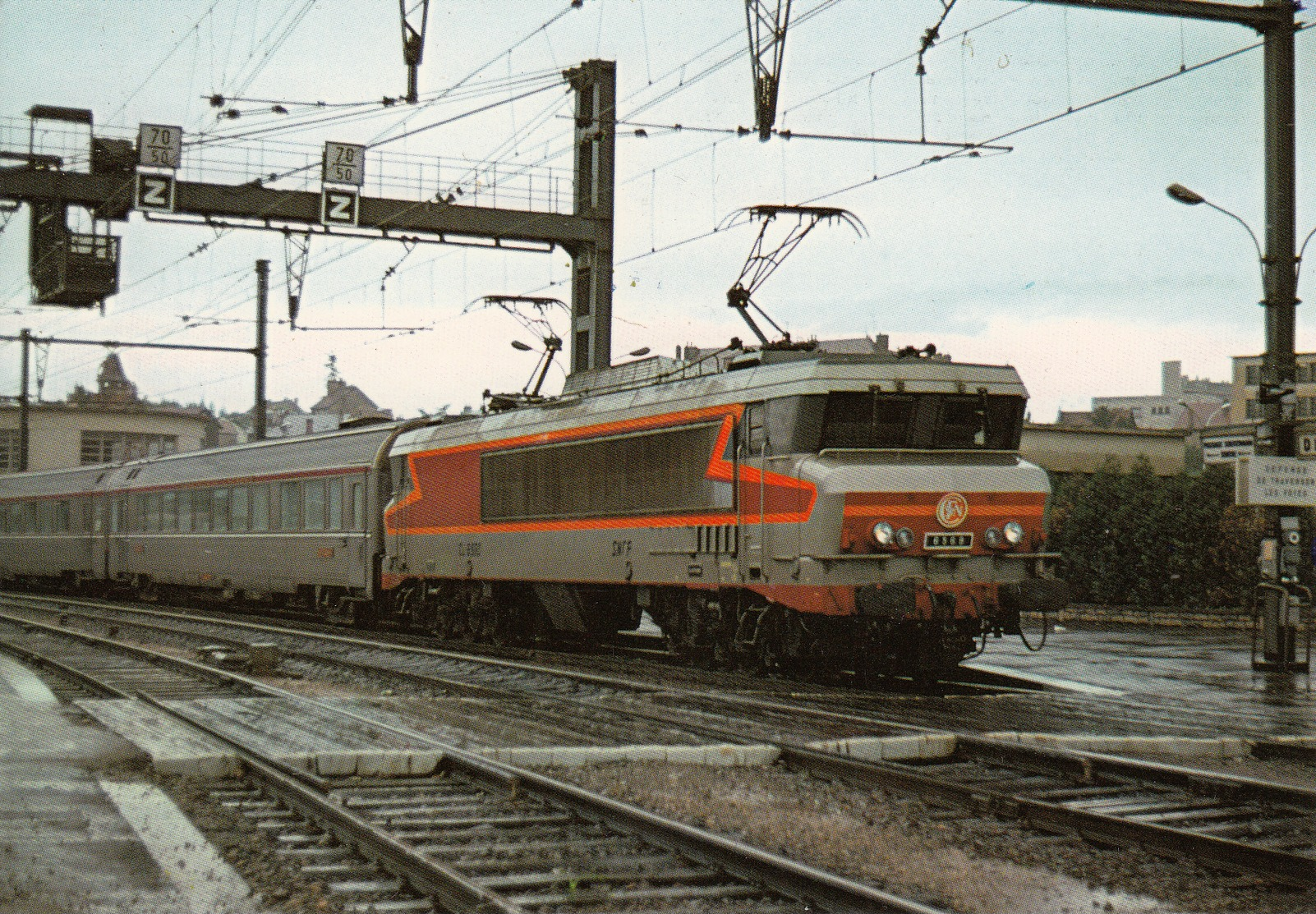 CARTE POSTALE DE DIJON / LOCOMOTIVE  / GARE / TRAIN / CHEMIN DE FER - Dijon