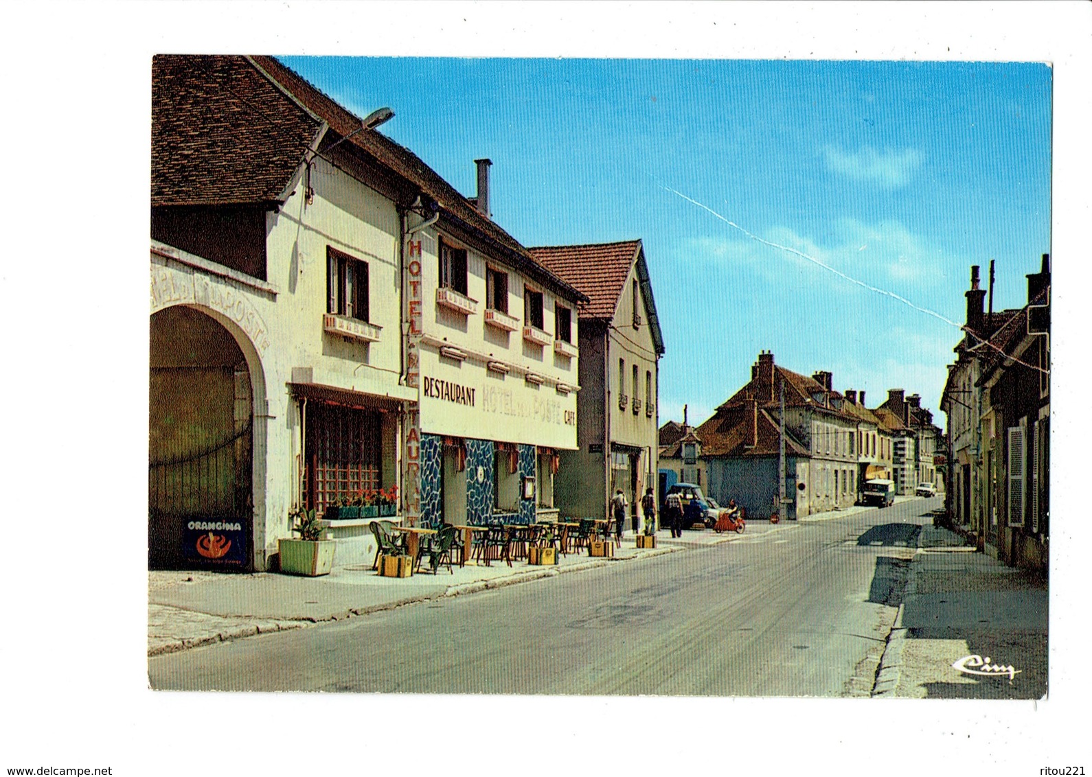 Cpm - 89 - FLOGNY-LA-CHAPELLE - La Grande Rue Hôtel De La Poste - Restaurant Publicité ORANGINA - Flogny La Chapelle