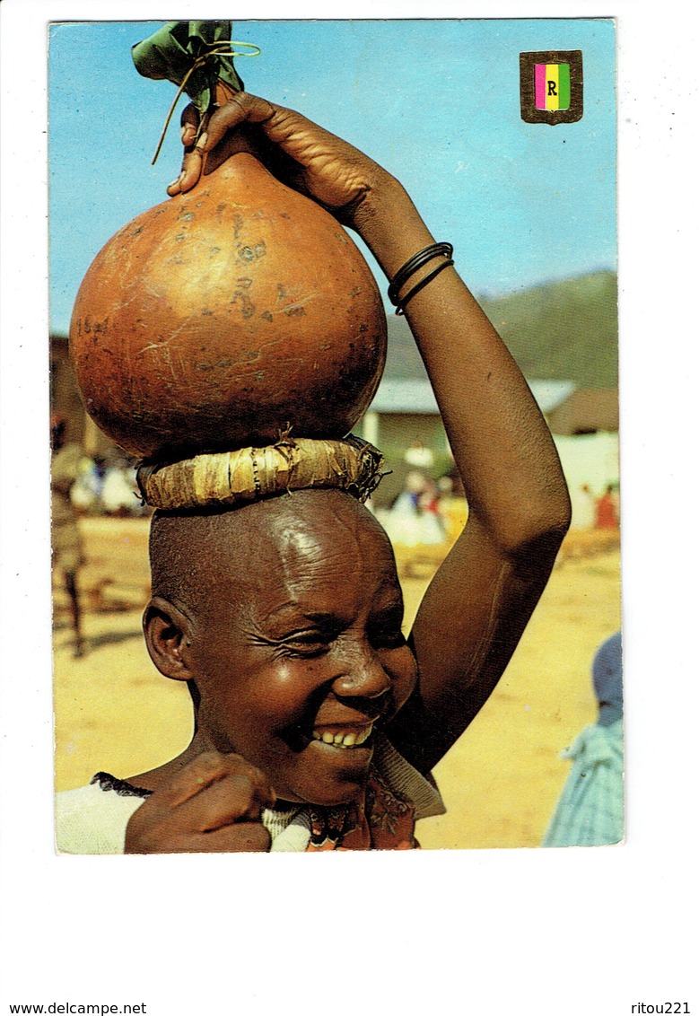 Cpm - Rwanda - Femme Avec Calebasse De Bière - - Rwanda