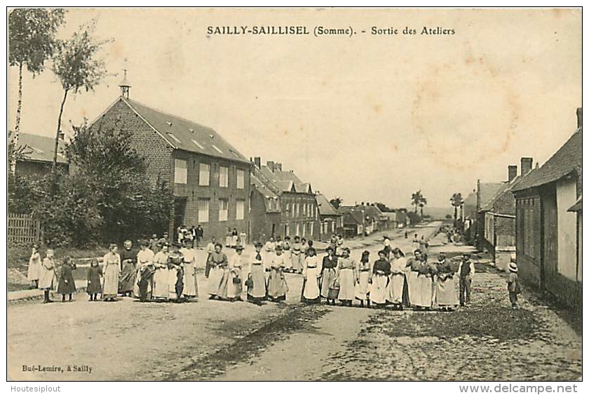 Sailly-Saillisel. Sortei Des Ateliers &amp; Rue Entre Deux Villes    2  Cartes - Autres & Non Classés