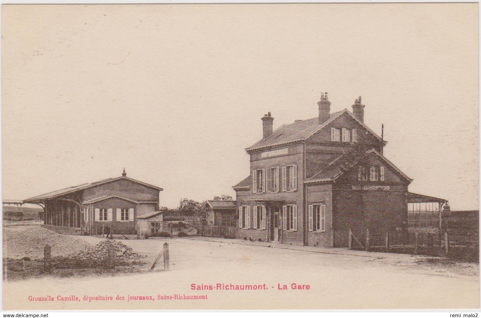 CARTE POSTALE   SAINS RICHAUMONT 02  La Gare - Autres & Non Classés