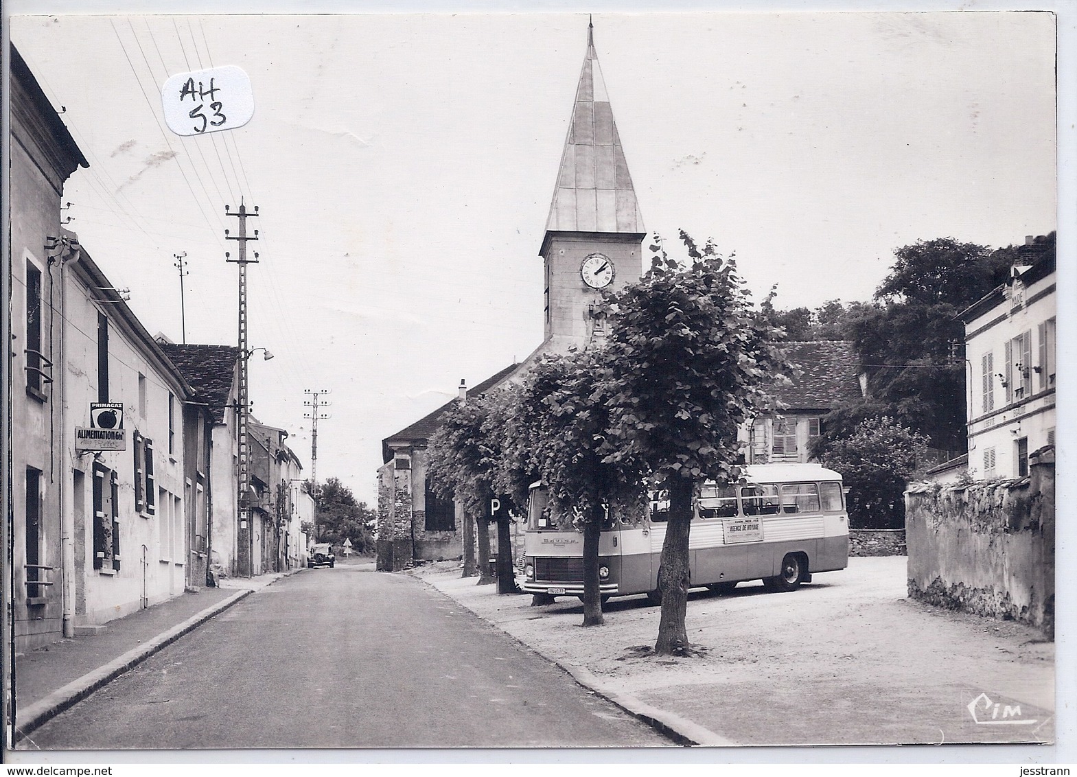 CHALIFERT- LE BEAU CAR SAVIEM GARE SUR LA PLACE DE L EGLISE- MAGASIN D ALILMENTATION GENERALE- CIM 771543 - Altri & Non Classificati