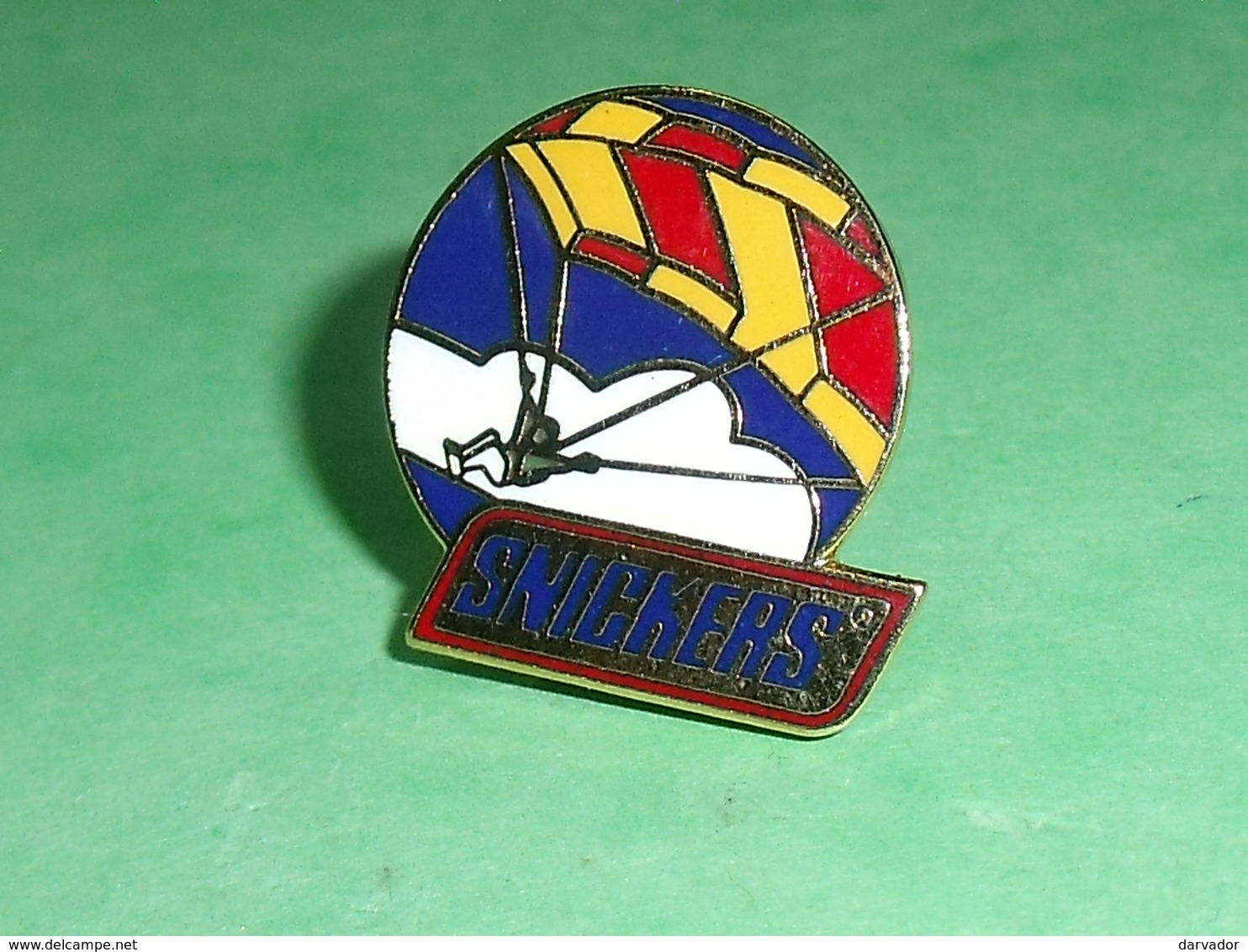 Pin's / Parachutisme  : Snickers  TB1Z - Parachutting