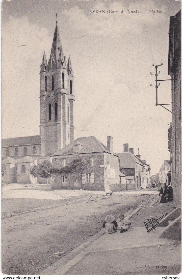 EVRAN - L'Eglise, La Rue - Enfants Jouant Sur Le Trottoir - Evran