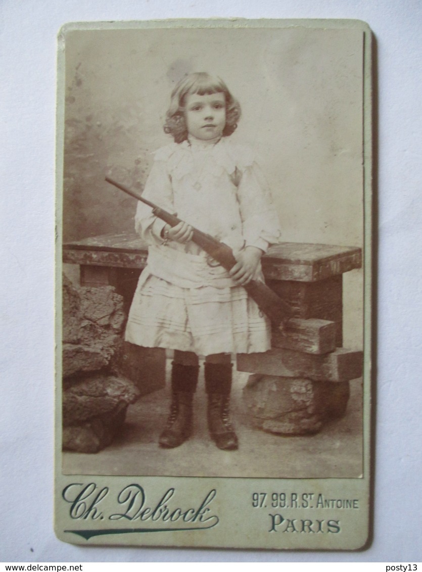 Photographie Ancienne CDV -  Enfant - Fusil De Chasse - Photo  Debrock, Paris    TBE - Old (before 1900)