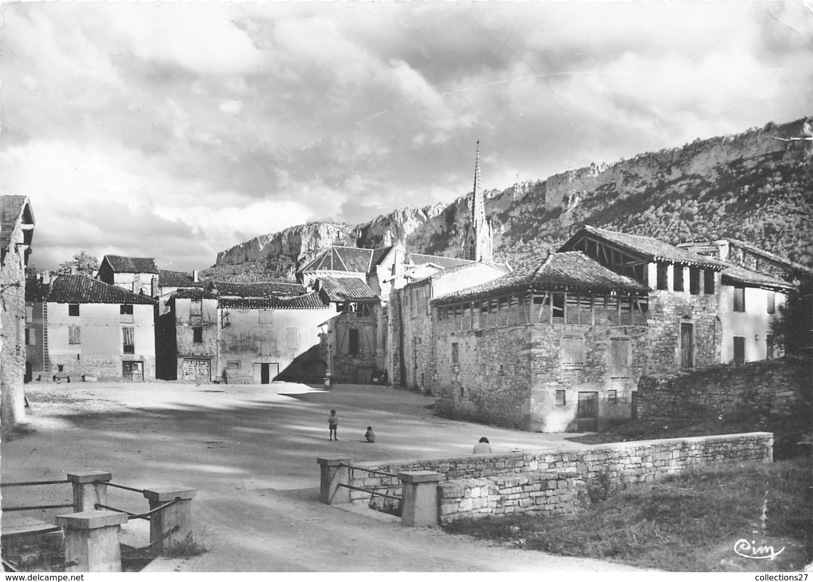 82-SAINT-ANTONIN-NOBLE-VAL- PLACE DU BESSAREL ET ROCHERS D'ANGLARS - Saint Antonin Noble Val