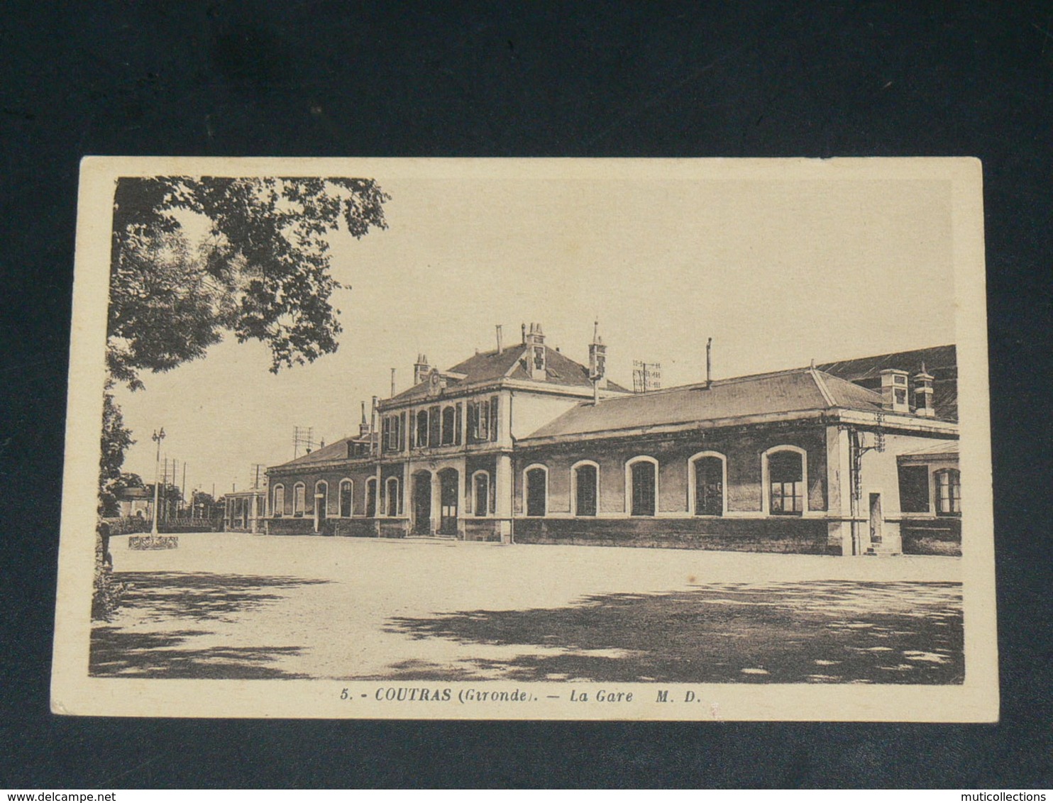 COUTRAS / ARDT   Libourne     1950 /     GARE     ......  EDITEUR - Autres & Non Classés