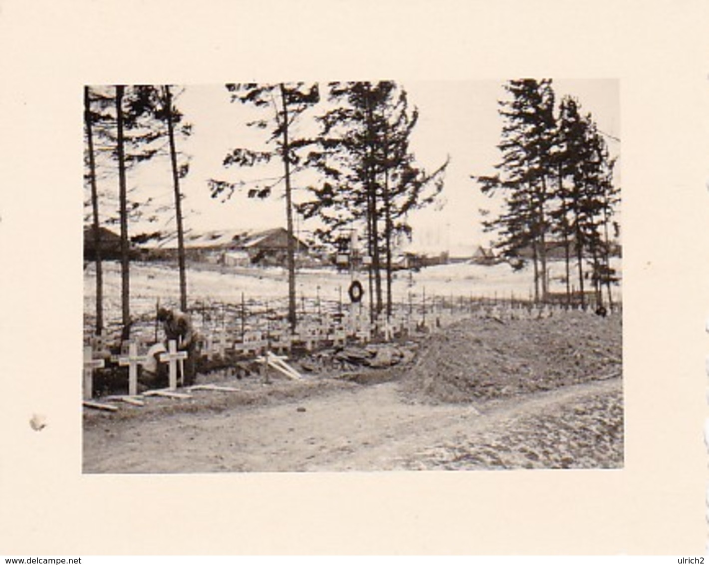 Foto Deutsche Wehrmacht - Soldatenfriedhof Frisch Angelegt - 2. WK - 5,5*4cm (35954) - Guerra, Militari