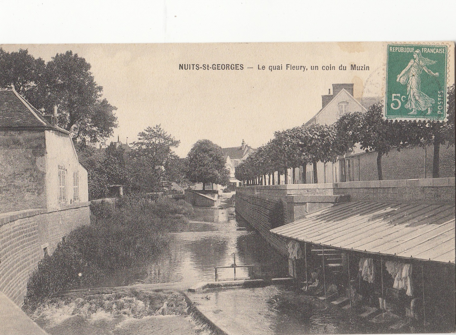 CARTE POSTALE DE NUITS SAINT GEORGES - Nuits Saint Georges