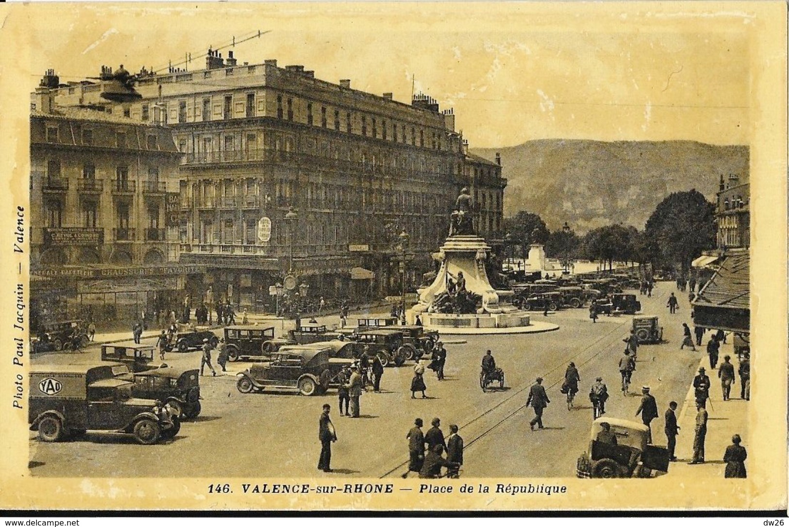 Valence - Place De La République, Statue Emile Augier - Photo Paul Jacquin - Carte Vernie N° 146 Non Circulée - Valence