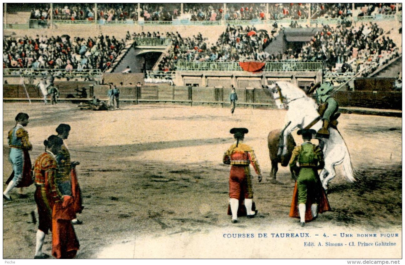 N°64148 -cpa Courses De Taureaux -une Bonne Pique- - Corrida