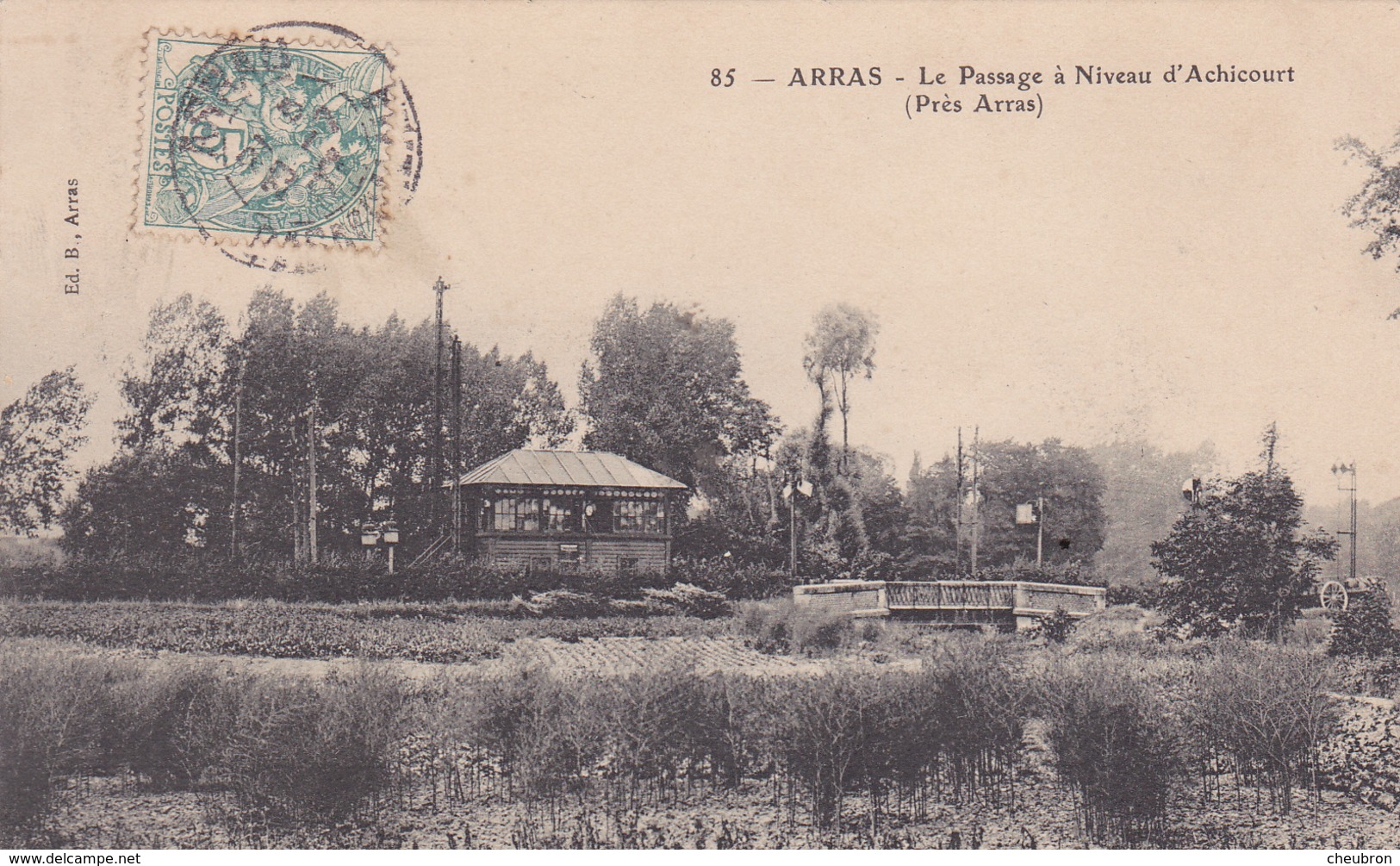 62. ARRAS. CPA ... LE PASSAGE A NIVEAU D'ACHICOURT. ANNÉE 1905 - Arras