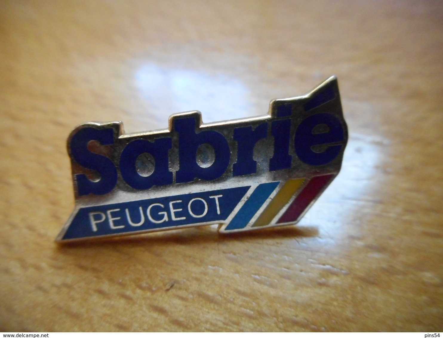 A001 -- Pin's Peugeot Sabrie - Peugeot