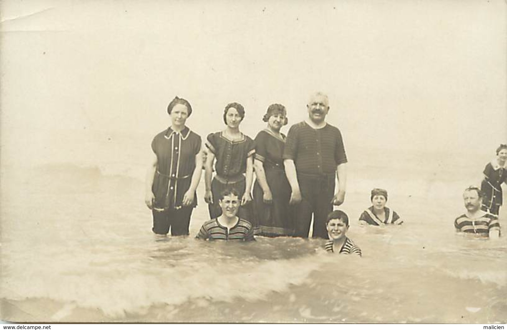 - Themes - Ref.A902 - Carte Photo Groupe De Baigneurs - Baigneur - Baigneuse - Costume De Bain - Carte Photo Bon Etat - - Autres & Non Classés