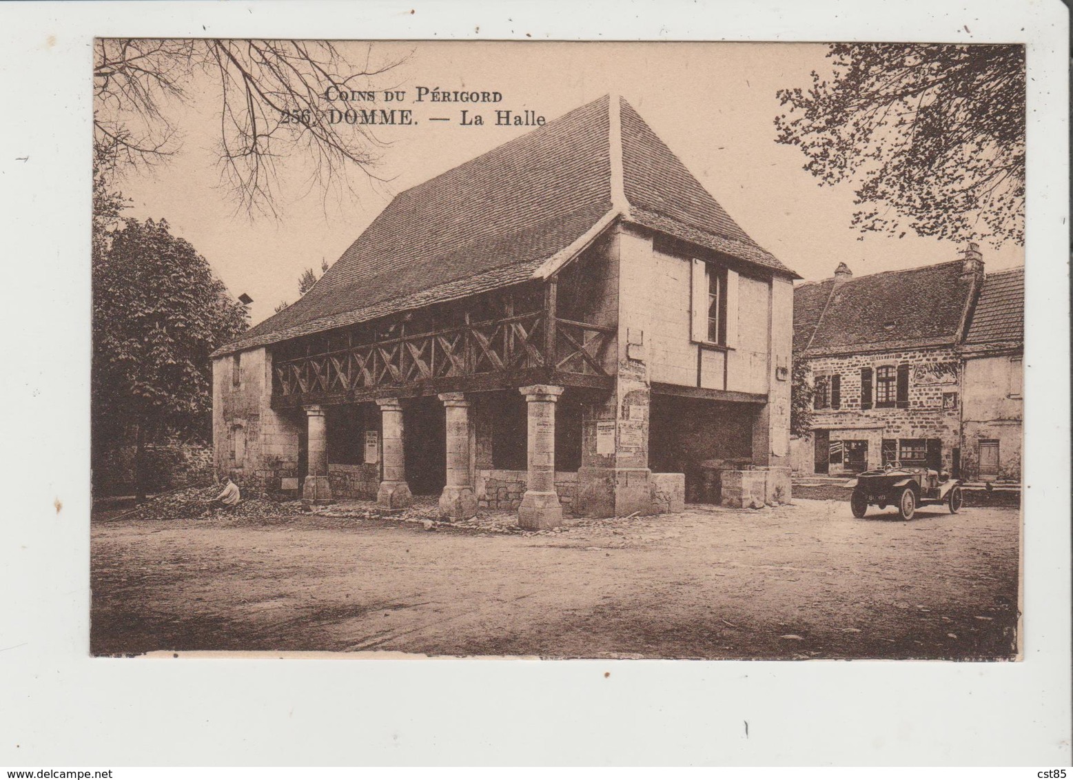 CPA - DOMME - La Halle - Voiture Ancienne - Autres & Non Classés