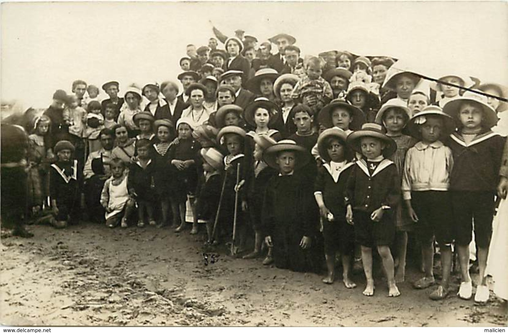 - Themes -ref.A841 - Carte Photo Groupe D Enfants Sur Une Plage - Costumes - Carte Photo Bon Etat - - Autres & Non Classés