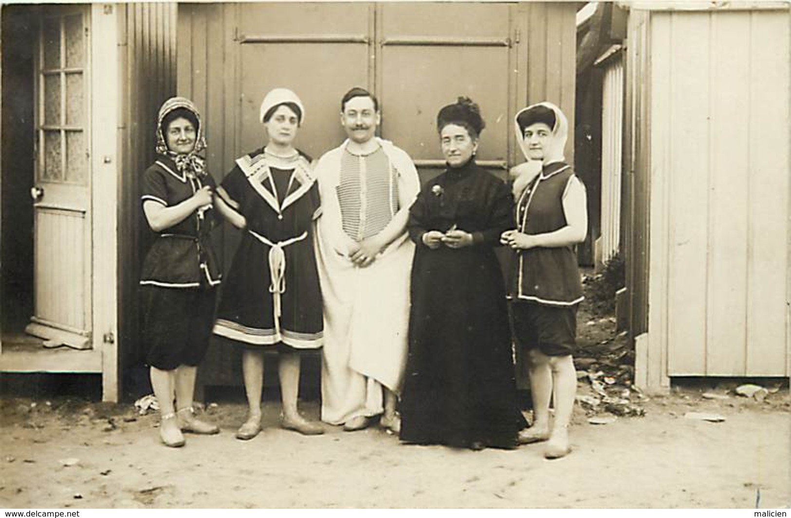 - Themes -ref.A836 - Carte Photo Groupe De Baigneurs Et  Baigneuses  - Costumes De Bain -  Carte Photo Bon Etat - - Autres & Non Classés