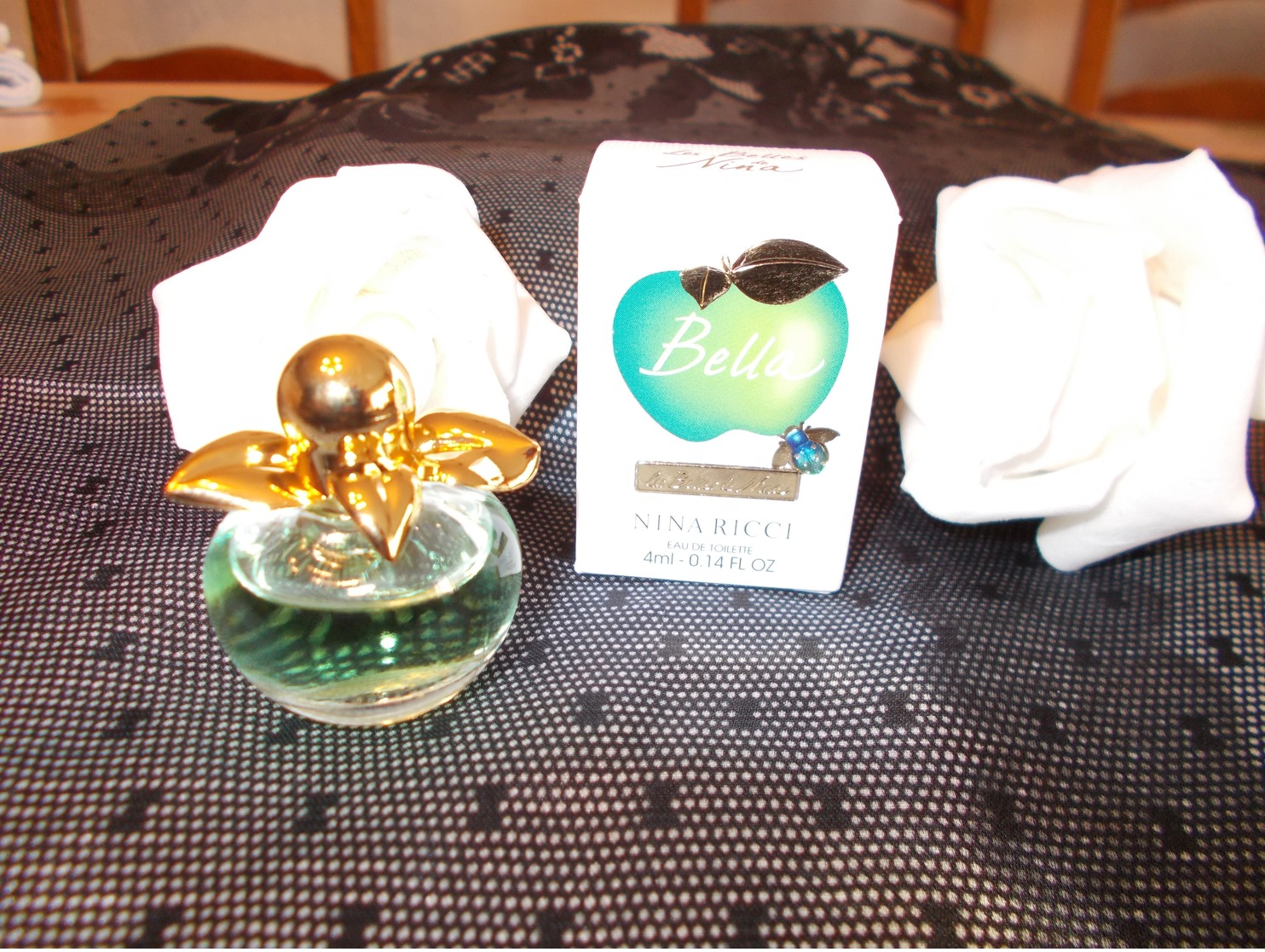 MINIATURE PARFUM""BELLA "" Neuf ""de Nina Ricci - Miniatures Femmes (avec Boite)