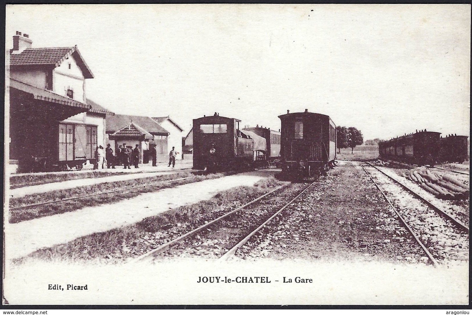 Jouy-le-Chatel - La Gare (2scans) - Stations With Trains