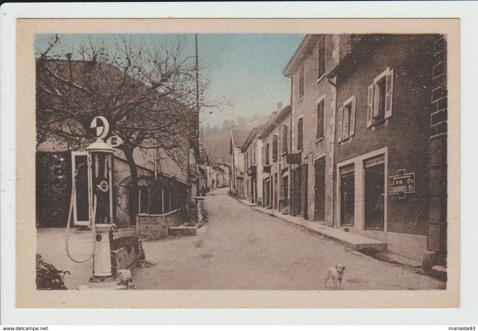 VIRIEU SUR BOURBRE - ISERE - RUE DE LA MAIRIE - POMPE A ESSENCE - Virieu