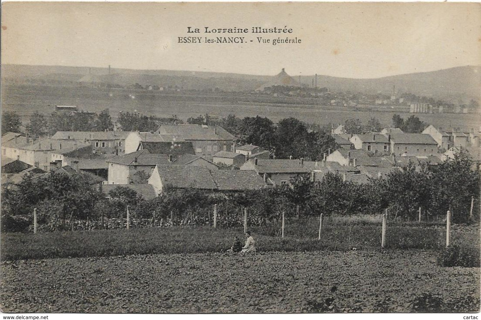 D54 - ESSEY LES NANCY - VUE GENERALE - LA LORRAINE ILLUSTREE - Une Femme Et Un Enfant Assis Dans Le Champ - Autres & Non Classés