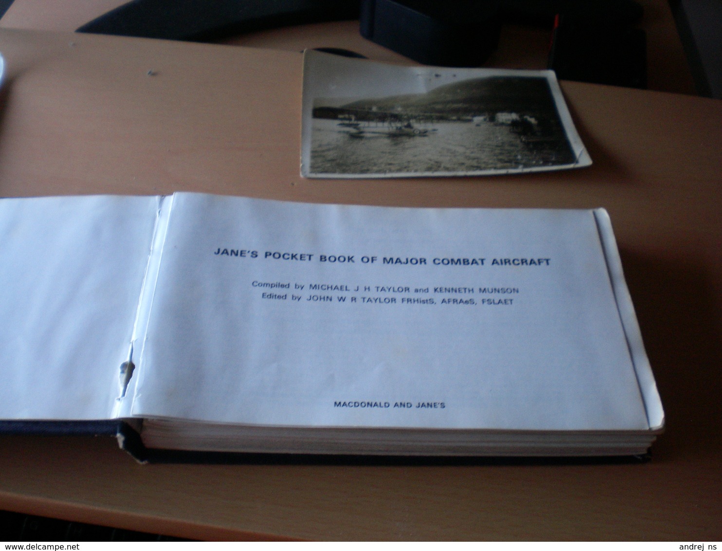 Jane S Pocket Book 2 Major Combat Aircraft  263 Pages Images Of Planes And Helicopters Of More Than 200 Paintings With C - Armées/ Guerres